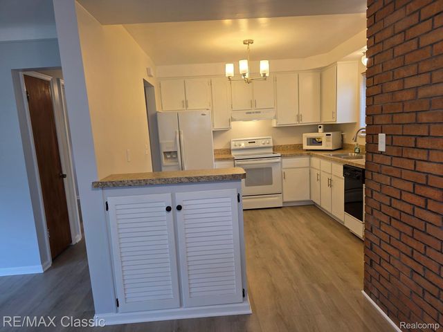 25624 Collingwood Street, Roseville, MI 48066