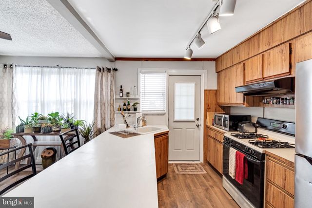 1402 CONWAY DR, Swarthmore, PA 19081