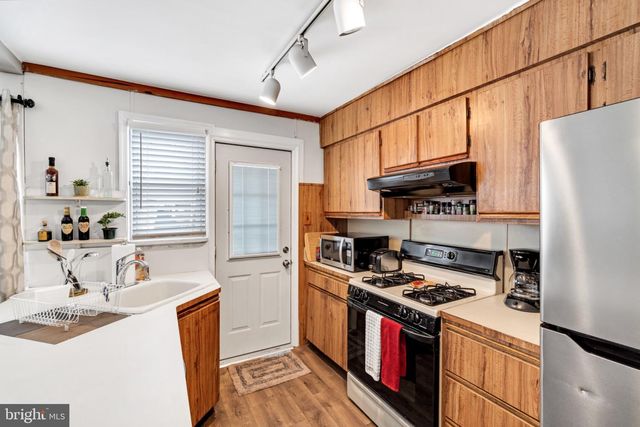 1402 CONWAY DR, Swarthmore, PA 19081