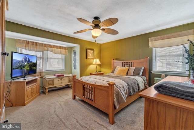 1402 CONWAY DR, Swarthmore, PA 19081