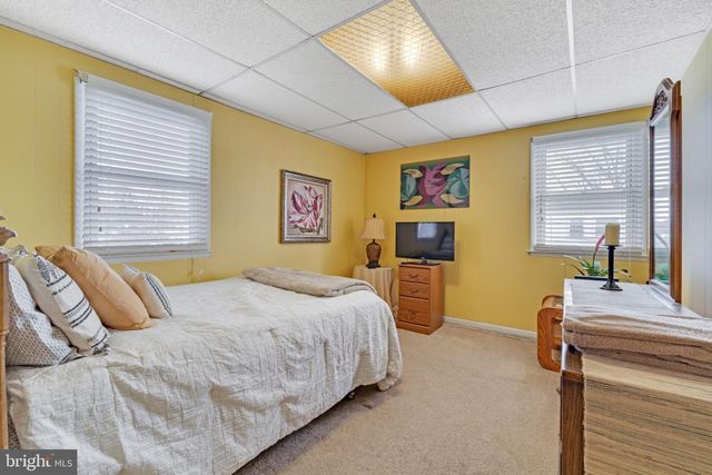 1402 CONWAY DR, Swarthmore, PA 19081