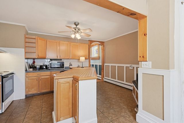 391 Middle St, Fall River, MA 02724