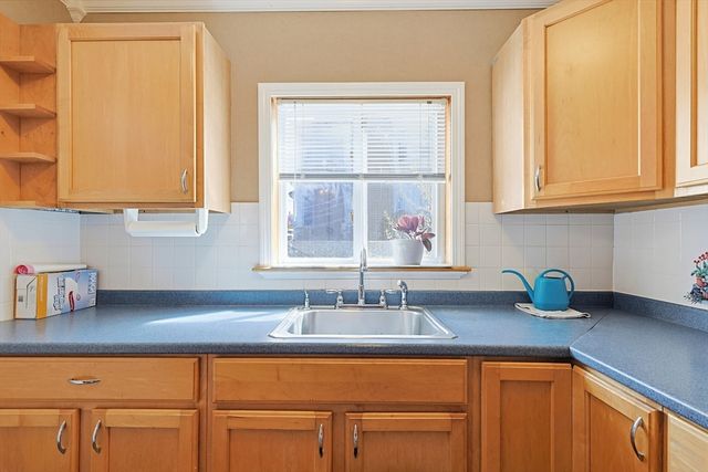 391 Middle St, Fall River, MA 02724