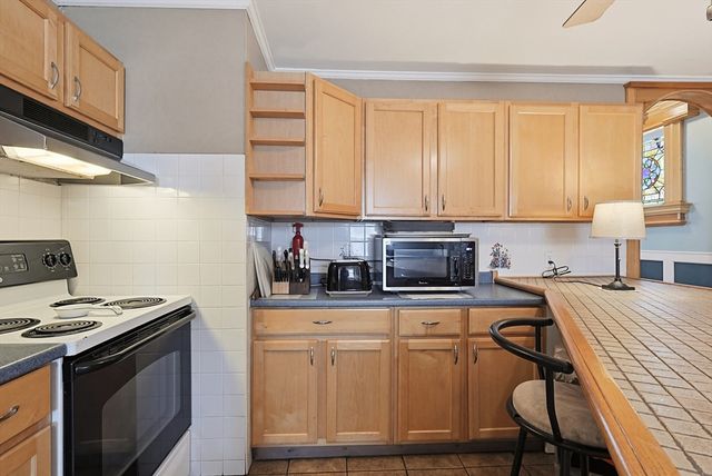 391 Middle St, Fall River, MA 02724