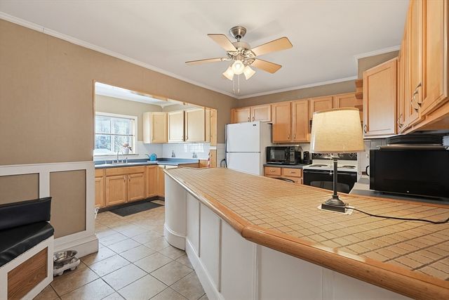 391 Middle St, Fall River, MA 02724