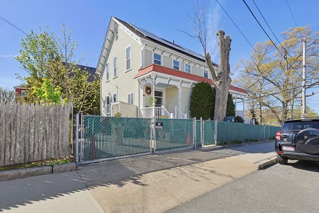 391 Middle St, Fall River, MA 02724
