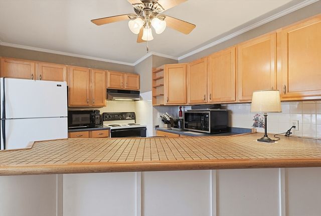 391 Middle St, Fall River, MA 02724