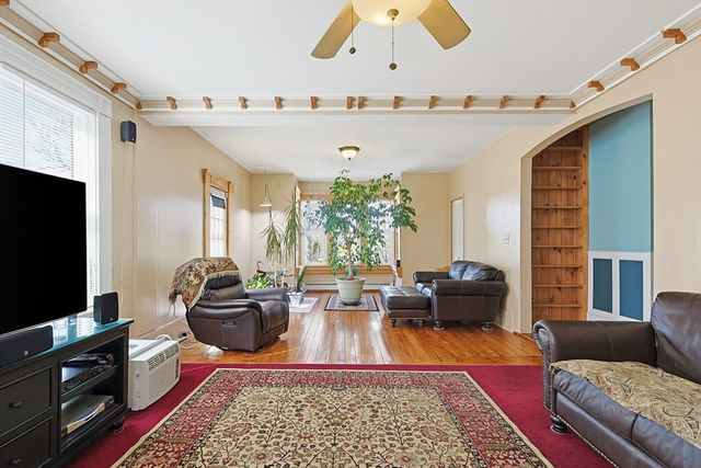 391 Middle St, Fall River, MA 02724