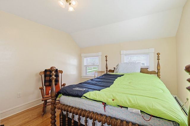 391 Middle St, Fall River, MA 02724
