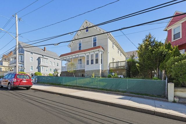 391 Middle St, Fall River, MA 02724