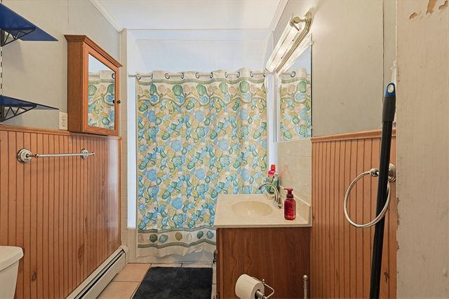 391 Middle St, Fall River, MA 02724