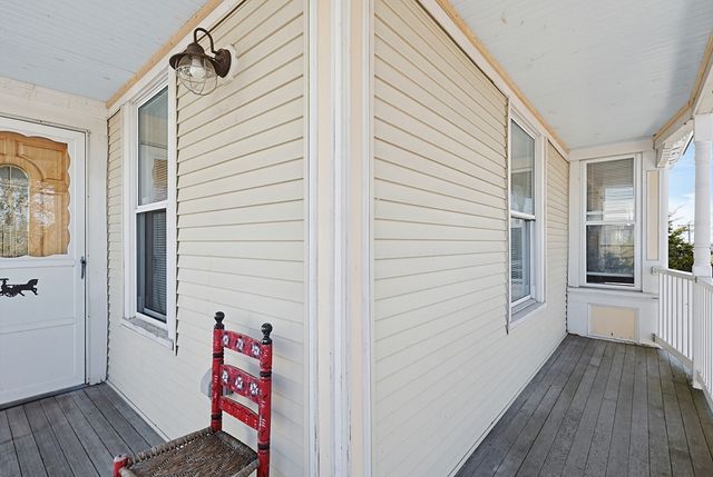 391 Middle St, Fall River, MA 02724