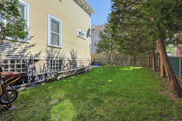 391 Middle St, Fall River, MA 02724
