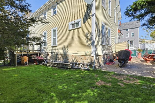 391 Middle St, Fall River, MA 02724