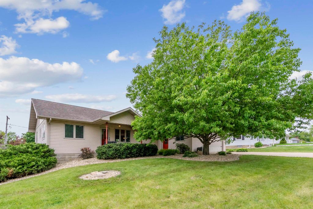 6616 Lafayette, Raymond, IA 50667