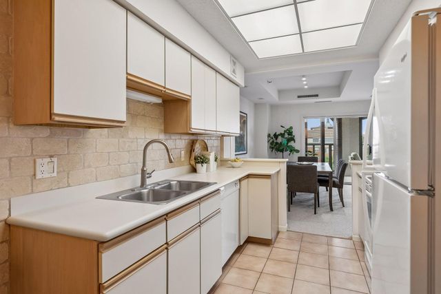 1201 Yale Place 403, Minneapolis, MN 55403
