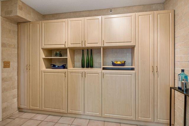1201 Yale Place 403, Minneapolis, MN 55403