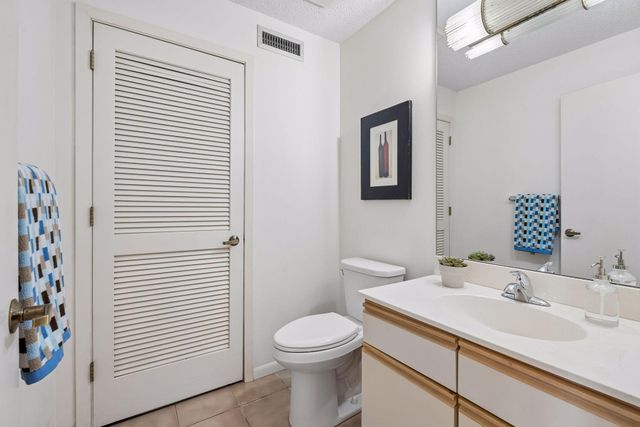 1201 Yale Place 403, Minneapolis, MN 55403