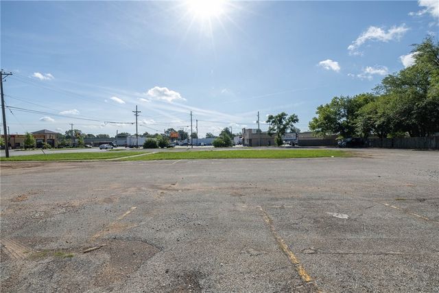 983 W Sunset Avenue, Springdale, AR 72764