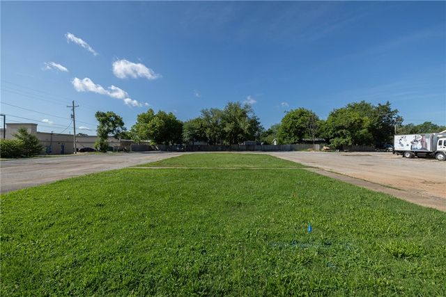 983 W Sunset Avenue, Springdale, AR 72764