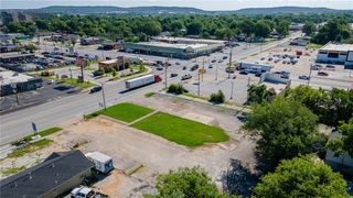 983 W Sunset Avenue, Springdale, AR 72764