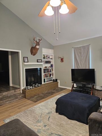 1910 Harmon Drive, Benton, AR 72015