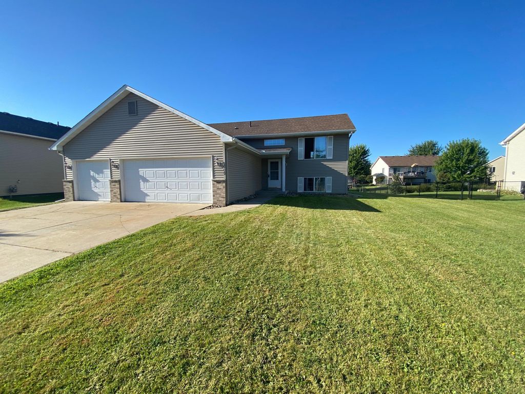 609 Dogwood Street NE, Lonsdale, MN 55046 — exterior