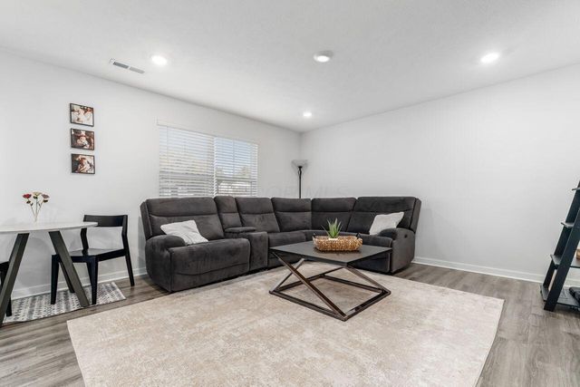 377 St James Gate Way, Newark, OH 43055