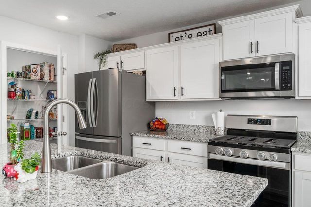 377 St James Gate Way, Newark, OH 43055