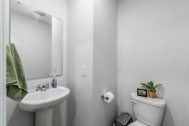 377 St James Gate Way, Newark, OH 43055