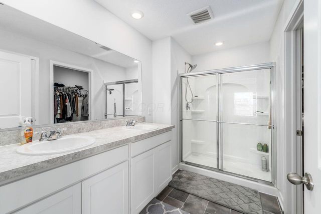 377 St James Gate Way, Newark, OH 43055