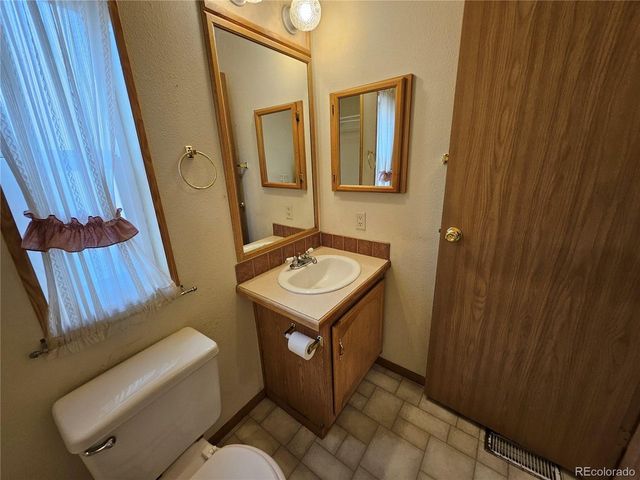 631 Arrowhead Dr, Jefferson, CO 80456