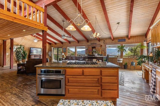 25900 Columbia Way, Tehachapi, CA 93561