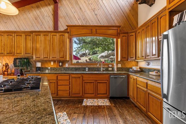 25900 Columbia Way, Tehachapi, CA 93561