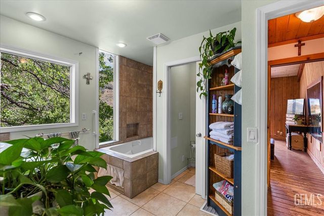 25900 Columbia Way, Tehachapi, CA 93561