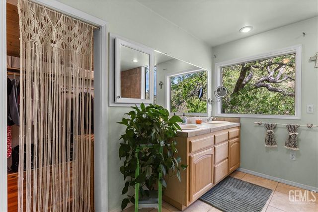 25900 Columbia Way, Tehachapi, CA 93561