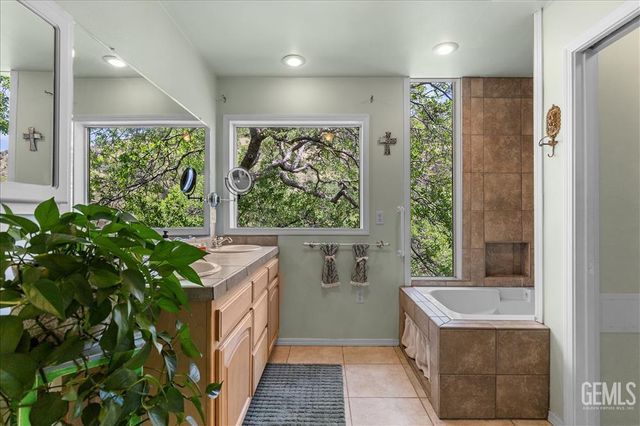 25900 Columbia Way, Tehachapi, CA 93561