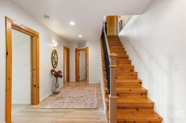 25900 Columbia Way, Tehachapi, CA 93561