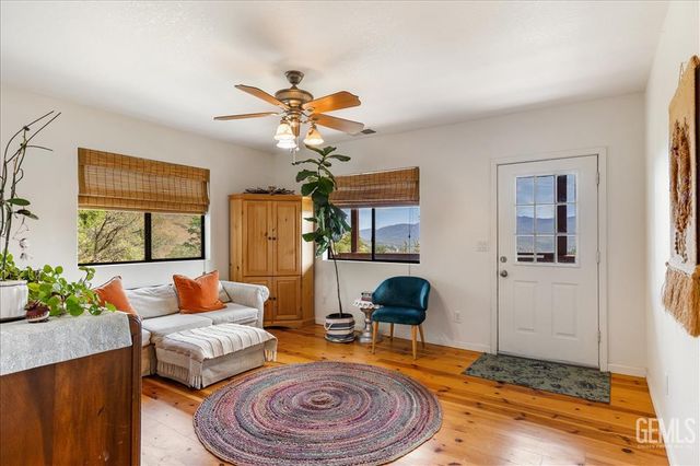 25900 Columbia Way, Tehachapi, CA 93561