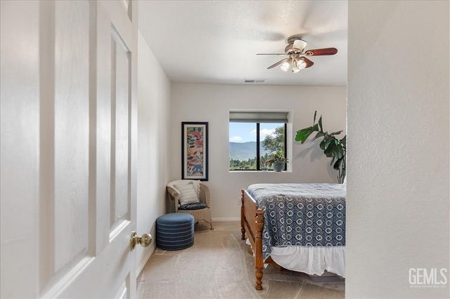 25900 Columbia Way, Tehachapi, CA 93561