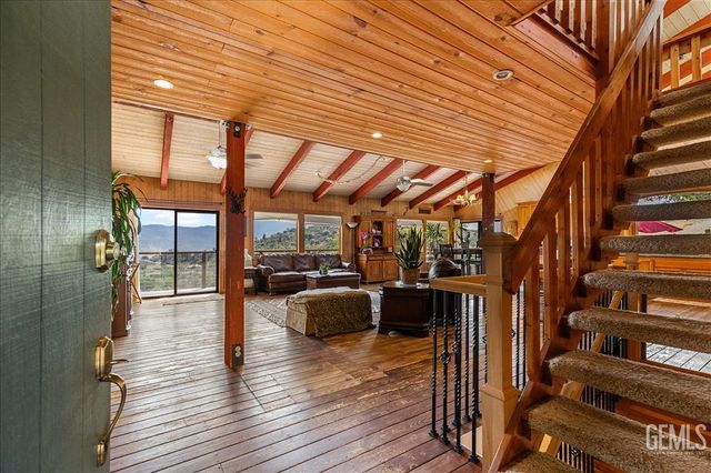 25900 Columbia Way, Tehachapi, CA 93561