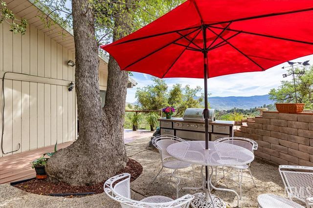 25900 Columbia Way, Tehachapi, CA 93561