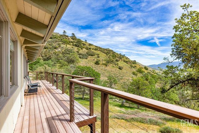 25900 Columbia Way, Tehachapi, CA 93561