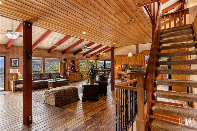 25900 Columbia Way, Tehachapi, CA 93561