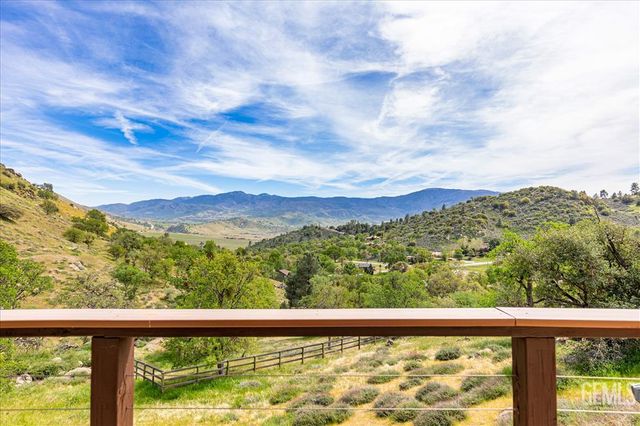 25900 Columbia Way, Tehachapi, CA 93561