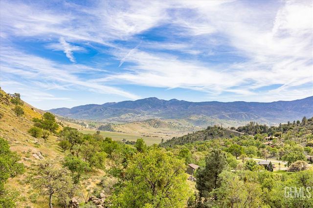 25900 Columbia Way, Tehachapi, CA 93561