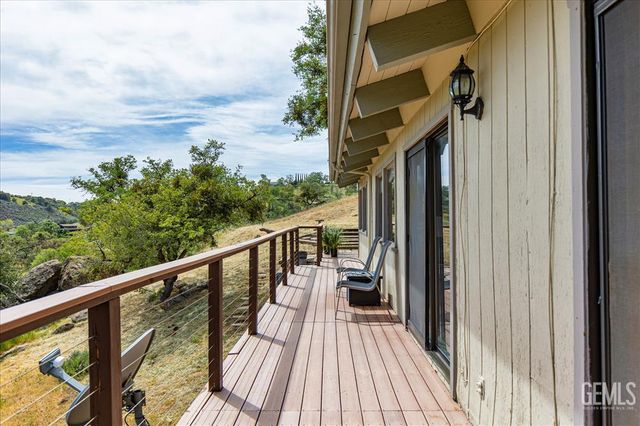 25900 Columbia Way, Tehachapi, CA 93561