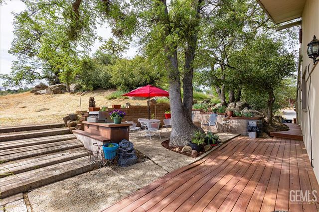 25900 Columbia Way, Tehachapi, CA 93561