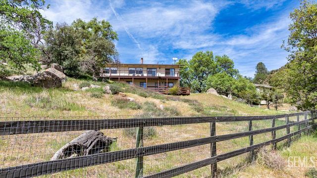 25900 Columbia Way, Tehachapi, CA 93561