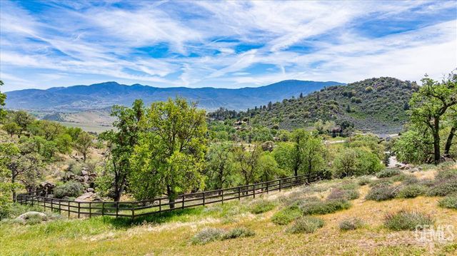 25900 Columbia Way, Tehachapi, CA 93561